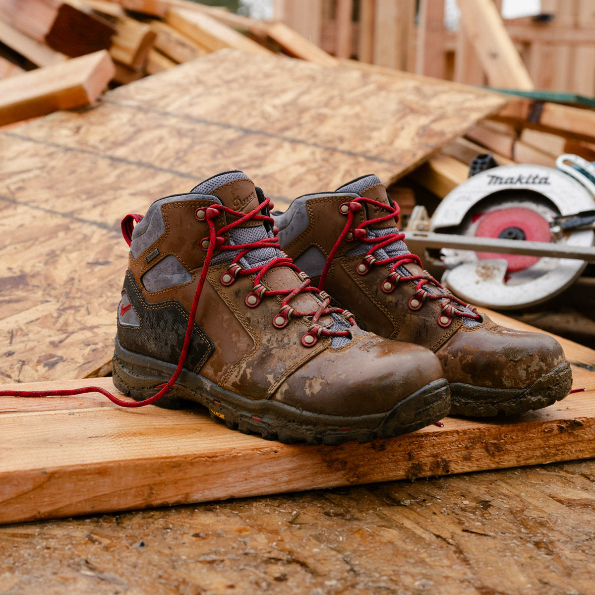 Vicious 4.5" Brown/Red Composite Toe (NMT)